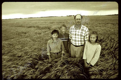 Farm family, MN